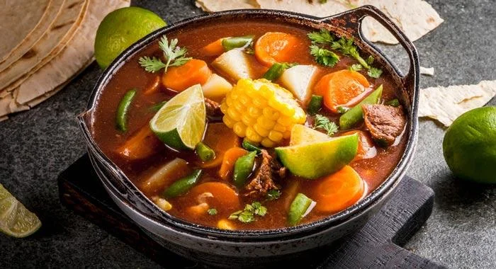 Caldo de Pollo Rojo