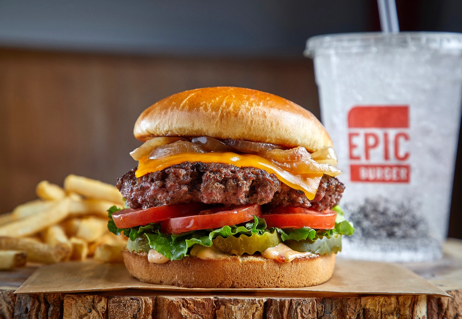 Juicy cheeseburger with lettuce and tomato