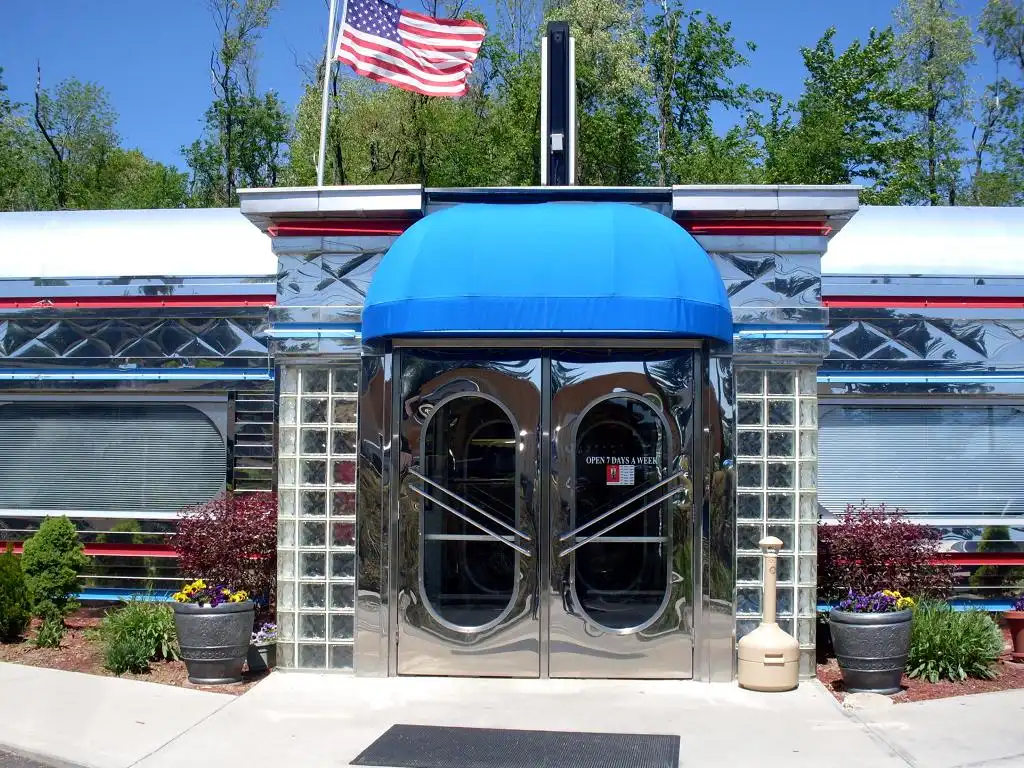 6225 National Pike E, Grindstone Italian