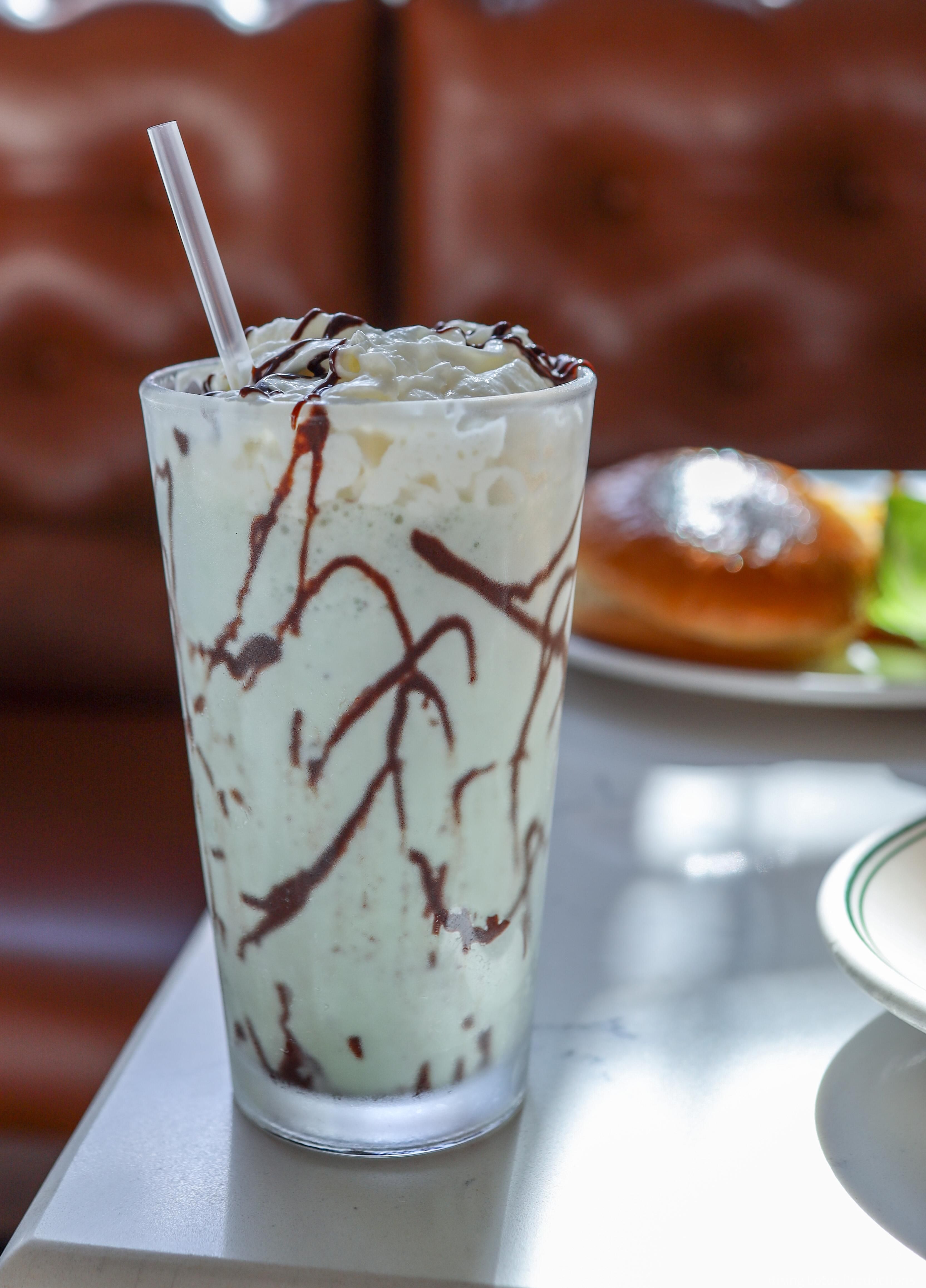 MINT CHOCO CHIP SHAKE