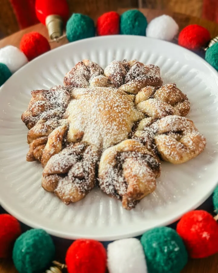 Festive chocolate pull-apart bread dusted with powdered sugar