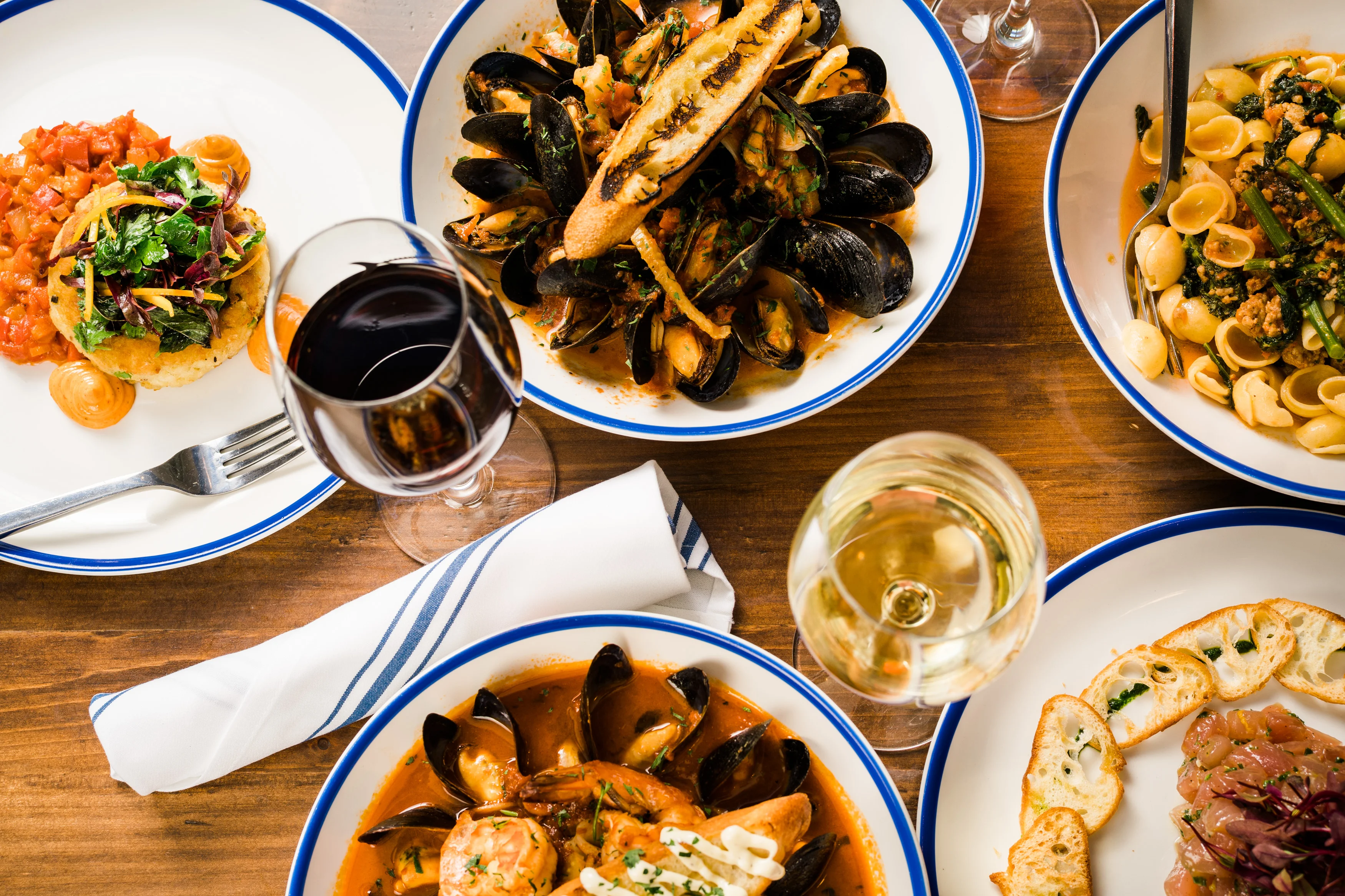 Italian seafood pasta with mussels and shrimp
