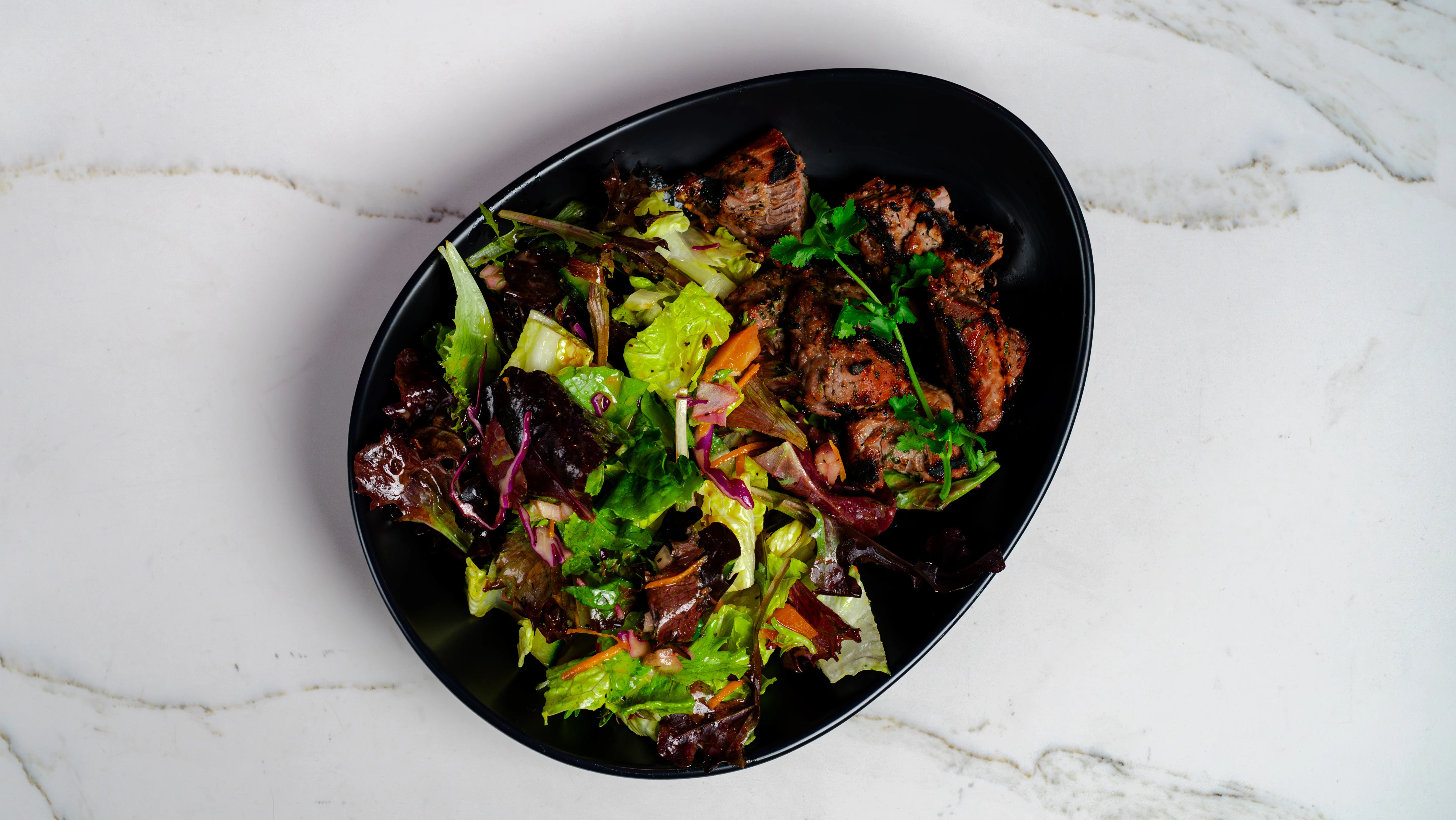 Grilled steak salad with mixed greens