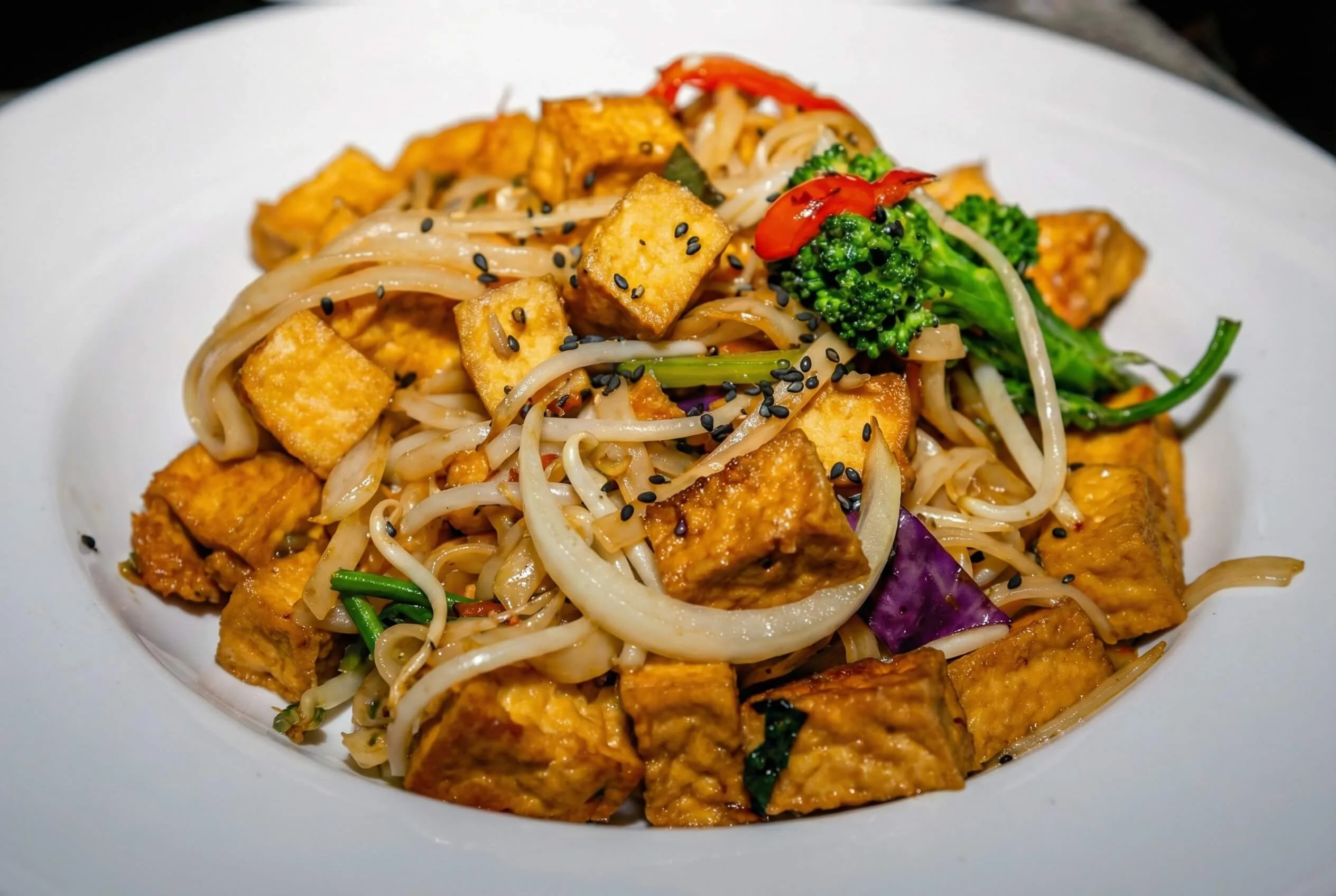 Stir-fried tofu with rice noodles and vegetables