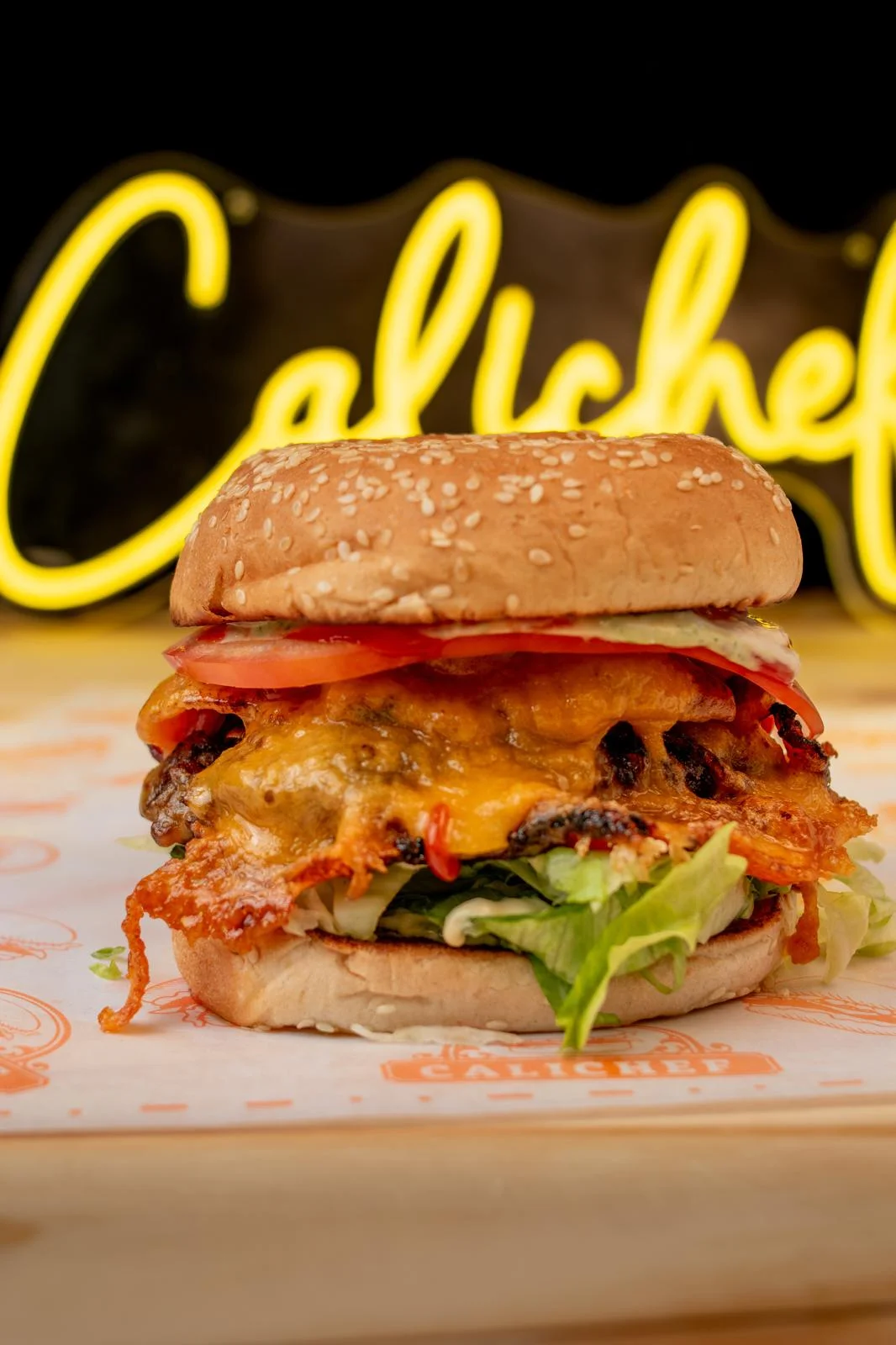 Juicy cheeseburger with lettuce and tomato