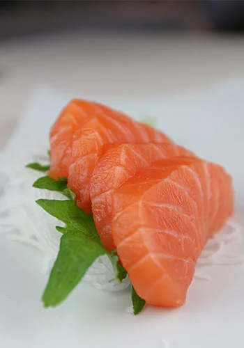 Sashimi-style salmon served on a bed of daikon