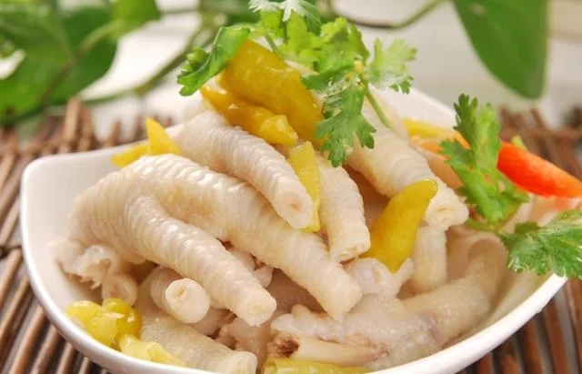 S13 Chicken Feet With Pickled(300g) Peppers 泡椒凤爪(Spicy)