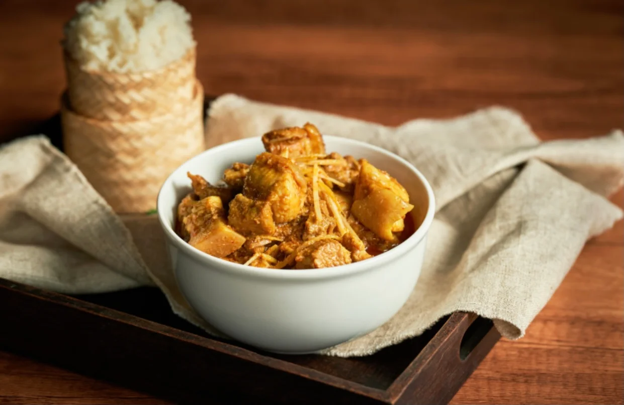 Bowl of Thai green curry with chicken and vegetables