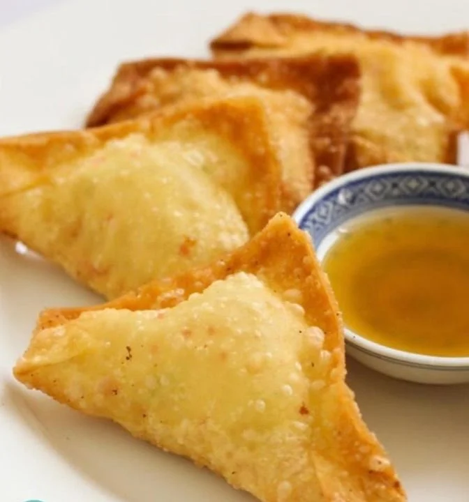 Crispy Chinese cheese wontons with dipping sauce