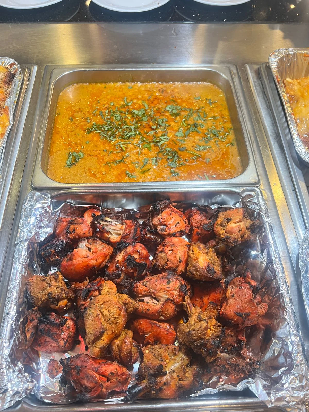Tandoori chicken served with rich curry sauce