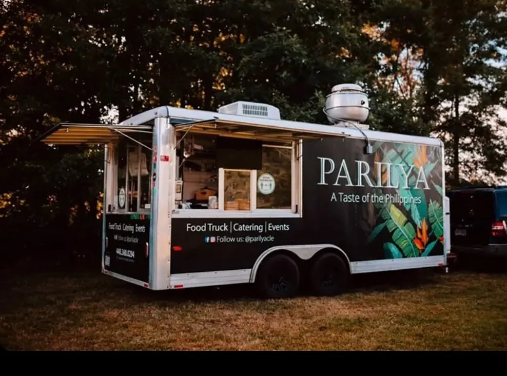 Food truck with a line of people