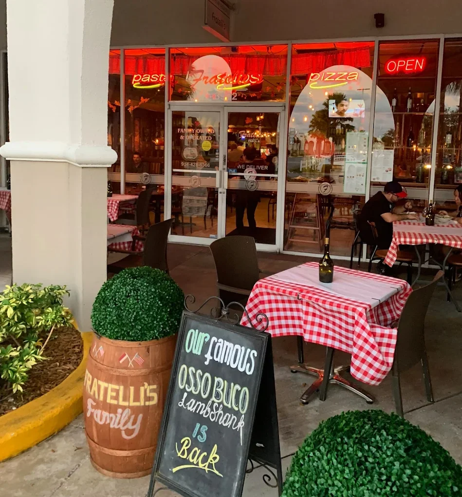 Exterior of Fratelli's Pizza Pasta & Vino in Deerfield Beach, Florida.