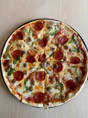 Classic pepperoni pizza with sausage and green peppers