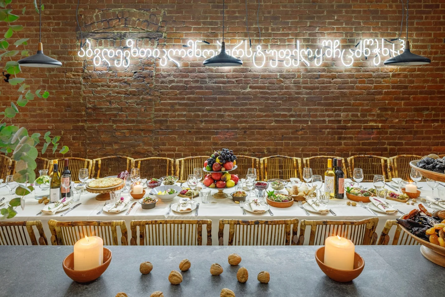 Elegant dining setup with Georgian cuisine and vibrant fruit display