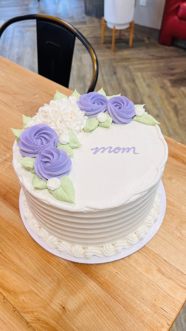 Ludger's Bavarian Cakery - Tulip Cupcake | Single | PRE-ORDER ONLY