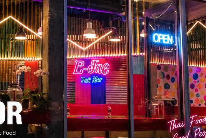 Vibrant restaurant interior showcasing Thai street food ambiance