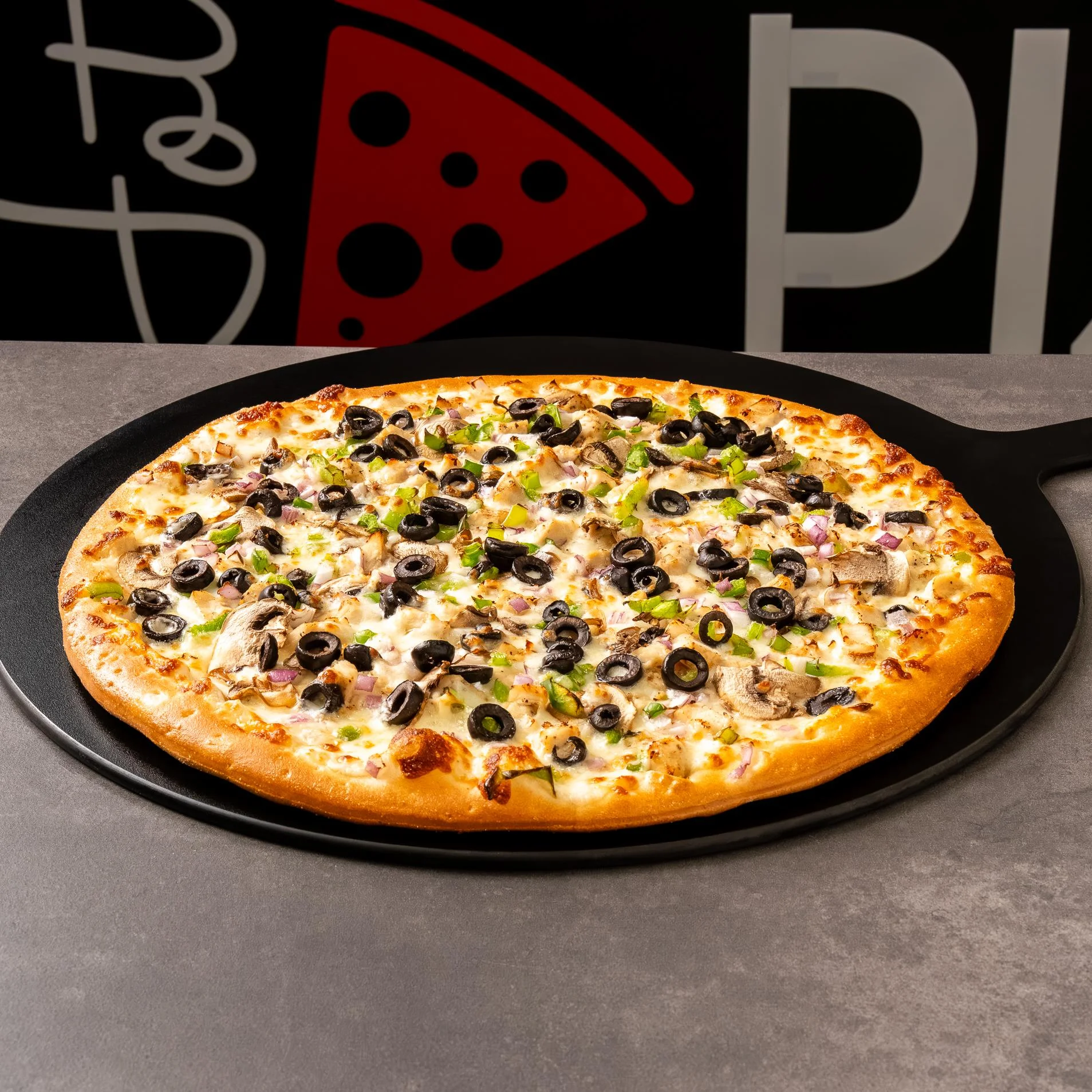 Small Supreme Chicken Alfredo Pizza