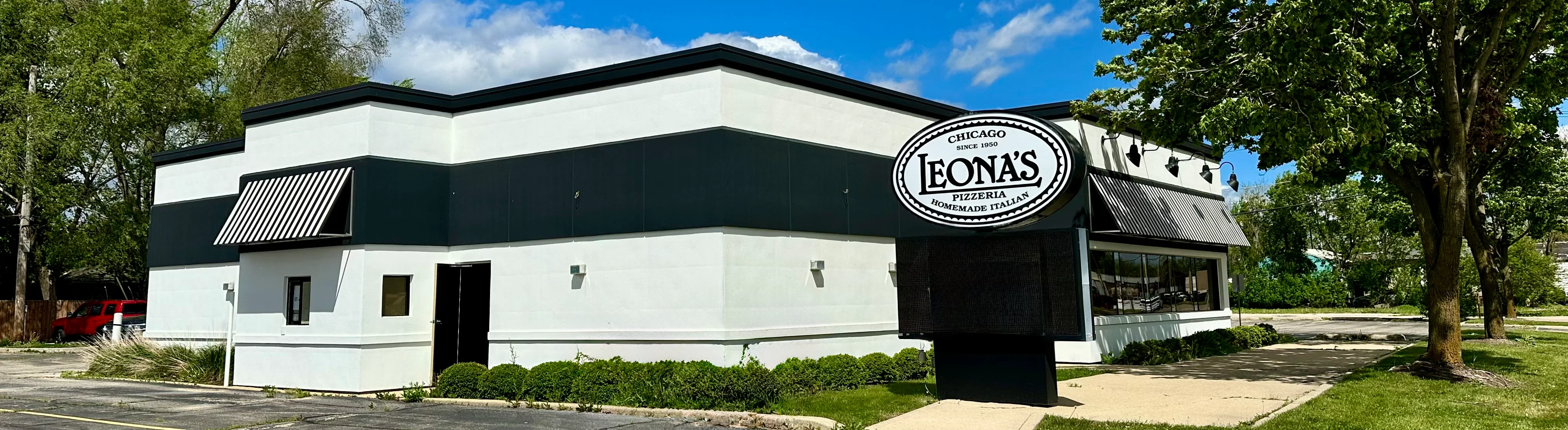 Exterior view of Leona's Pizzeria in Chicago
