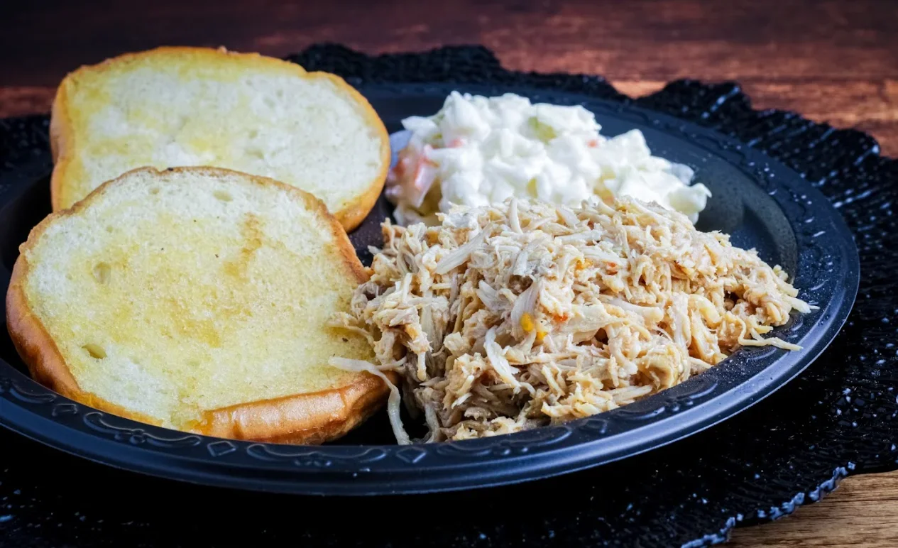 Pulled chicken sandwich with coleslaw