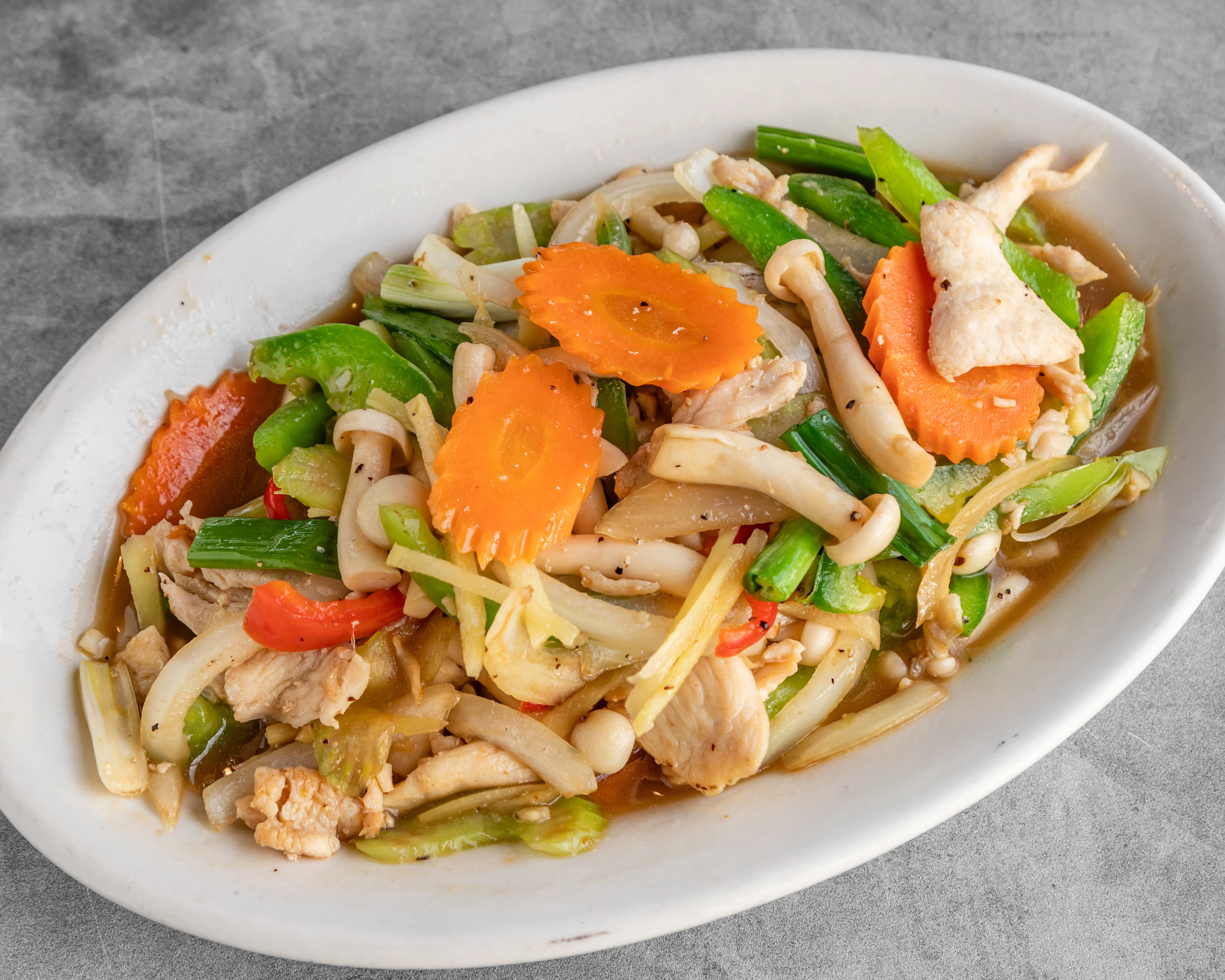 Plate of Fresh Ginger Chicken from Suki Time Thai Restaurant