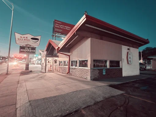 Exterior of the best Chinese Restaurant in Town Rice Bowl North Omaha Nebraska on Saddle Creek Rd