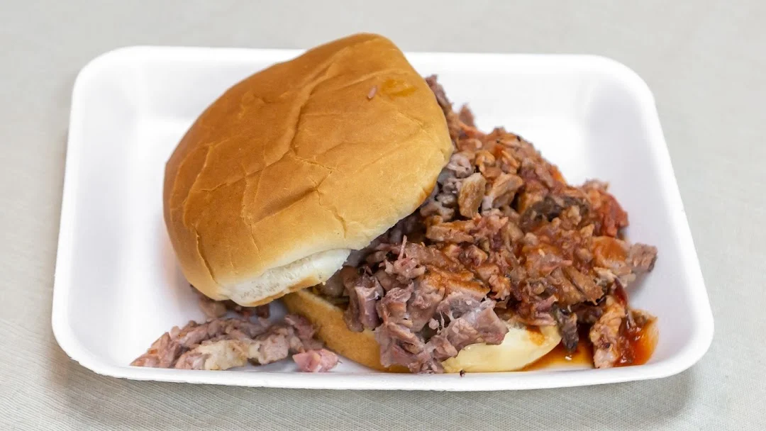 Pulled pork sandwich with barbecue sauce