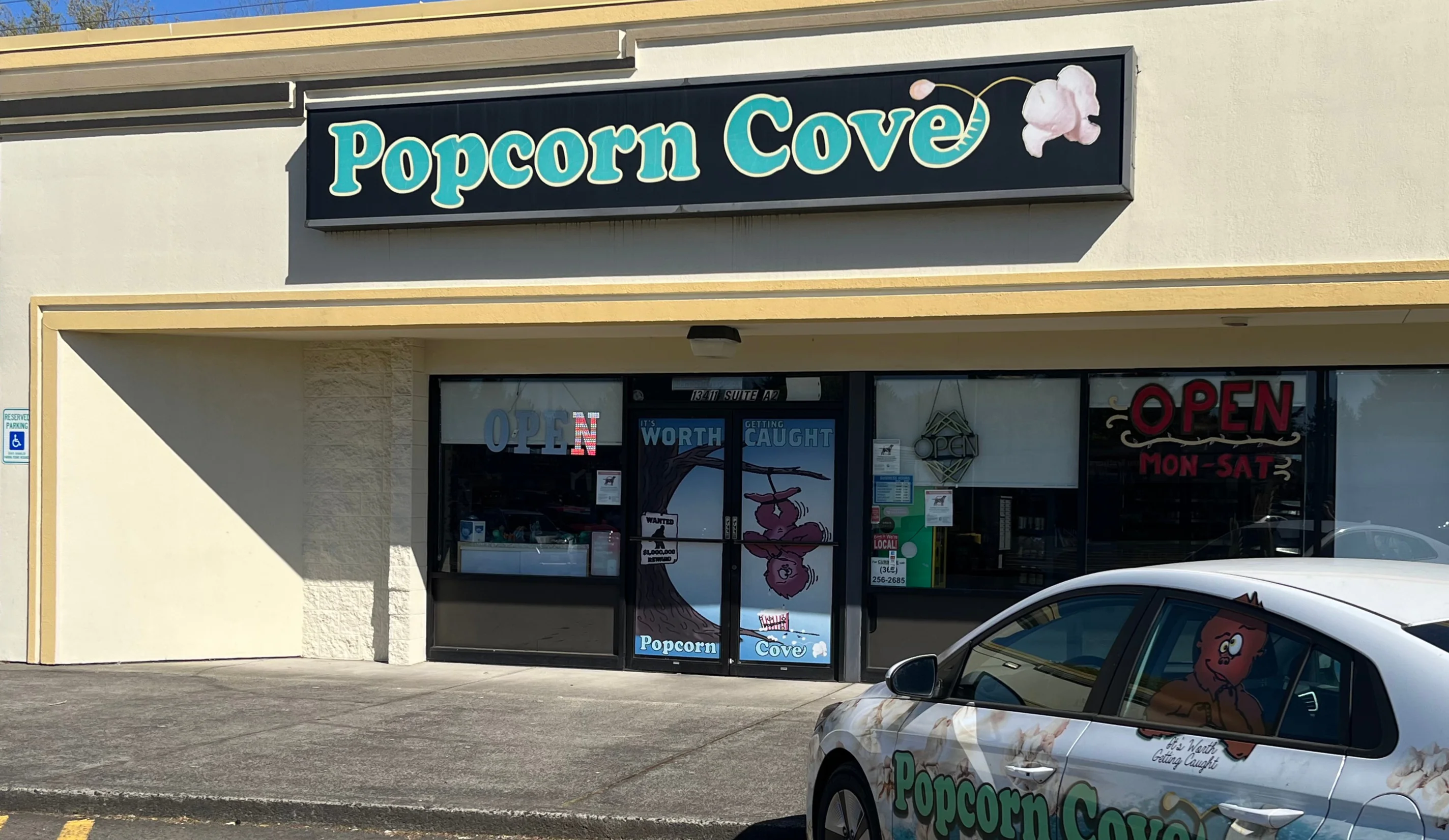 Popcorn Cove Mill Plain Store Front Picture