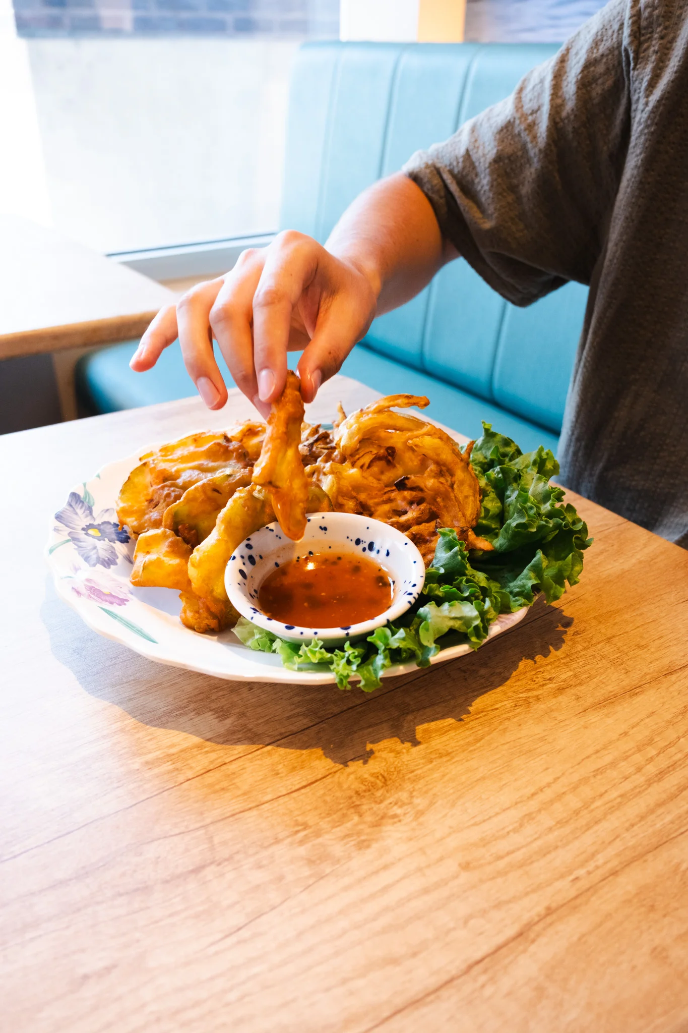 Crispy Vietnamese fried spring rolls with dipping sauce