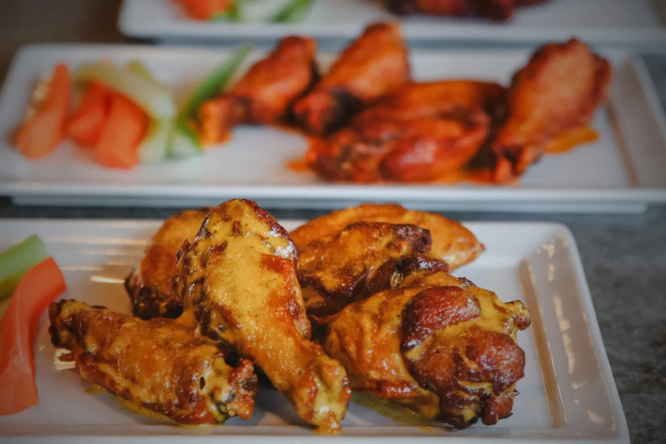 Crispy buffalo chicken wings with fresh vegetables