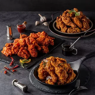 Crispy Korean fried chicken platter with spicy and original flavors