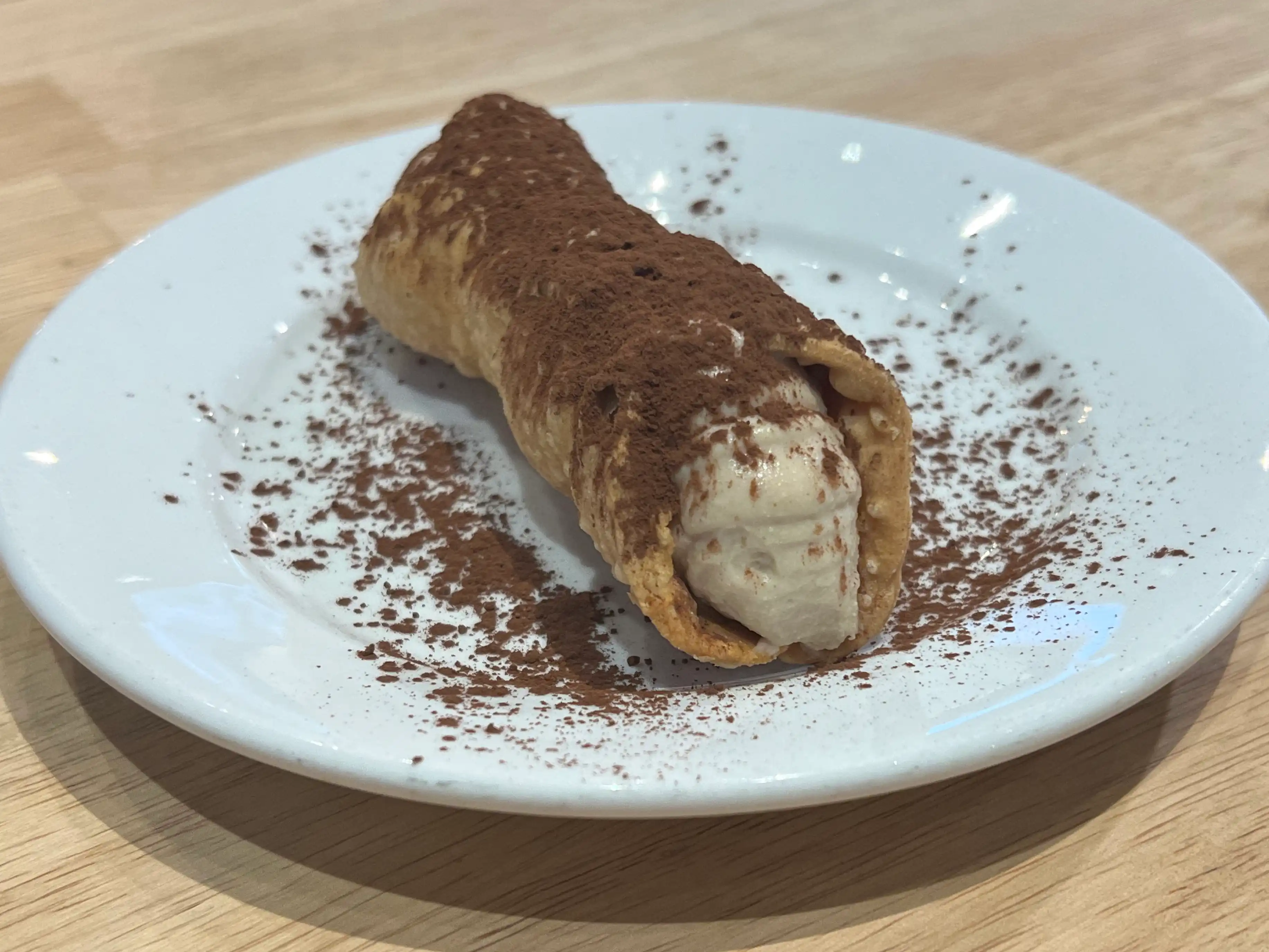 Tiramisu Cannoli