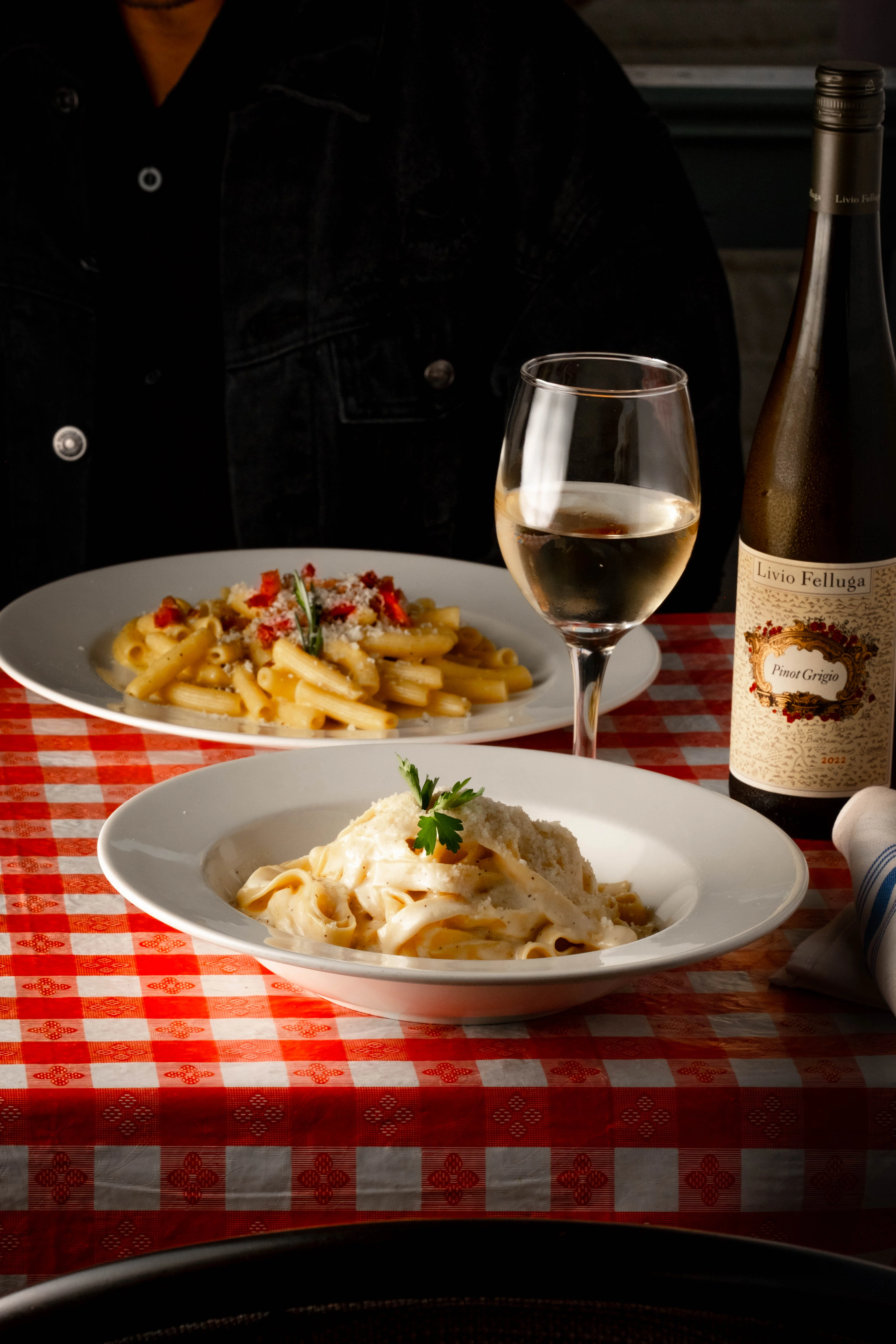 Creamy fettuccine Alfredo served with white wine