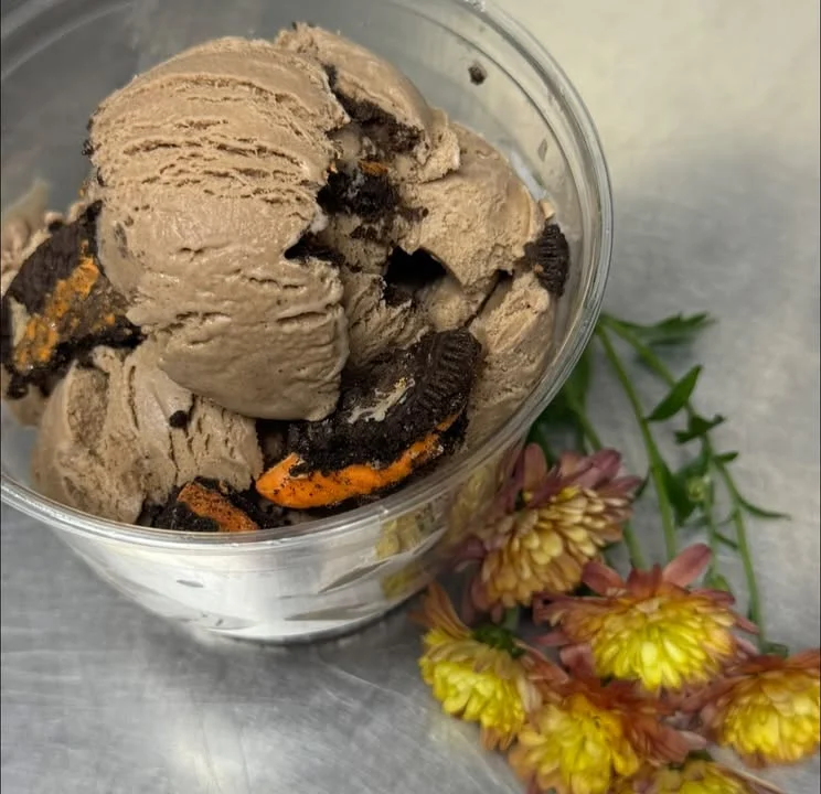 Chocolate Oreo ice cream in a clear cup