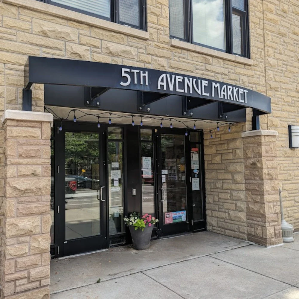 Entrance of 5th Avenue Market with modern design