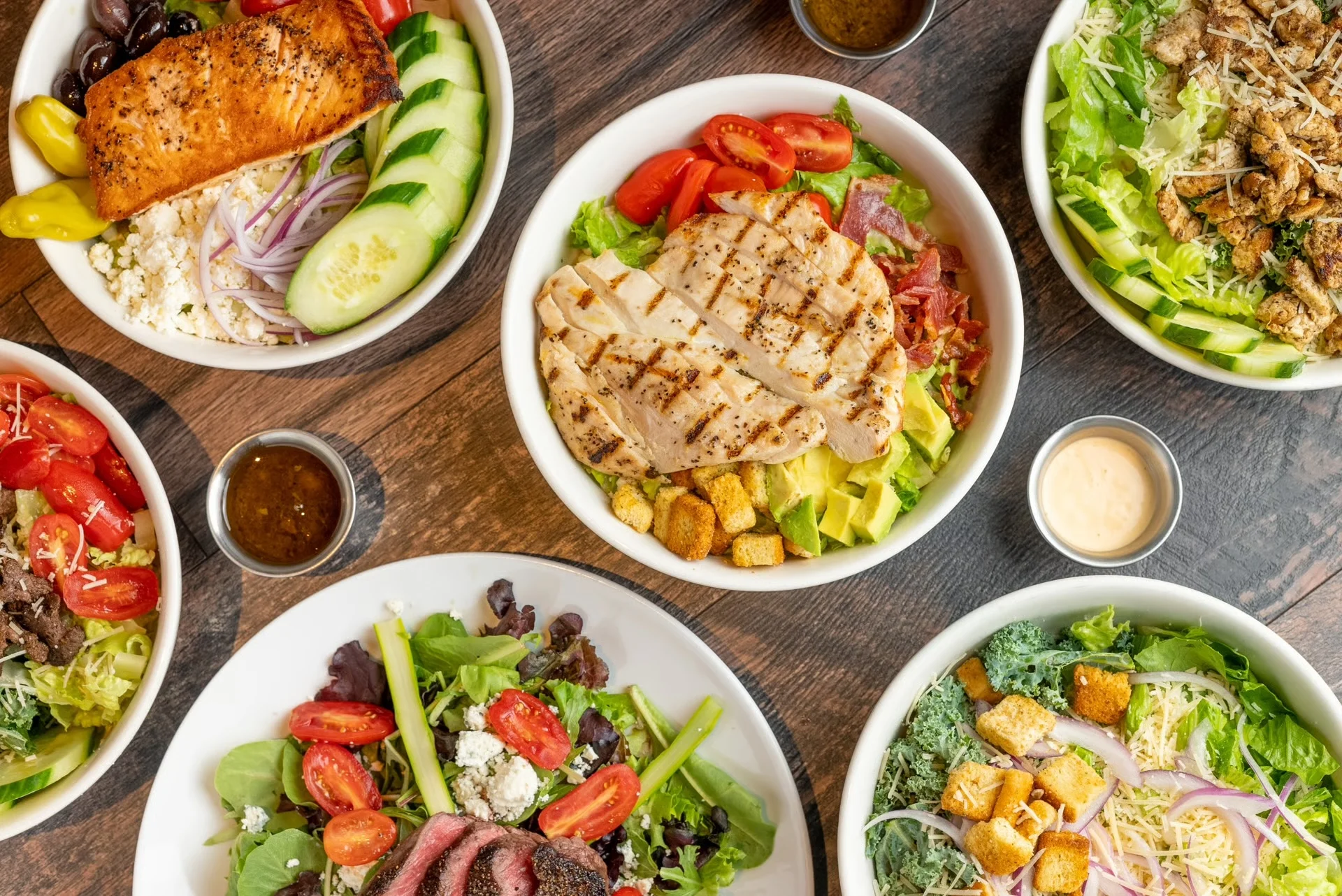 Grilled chicken salad bowl with fresh vegetables