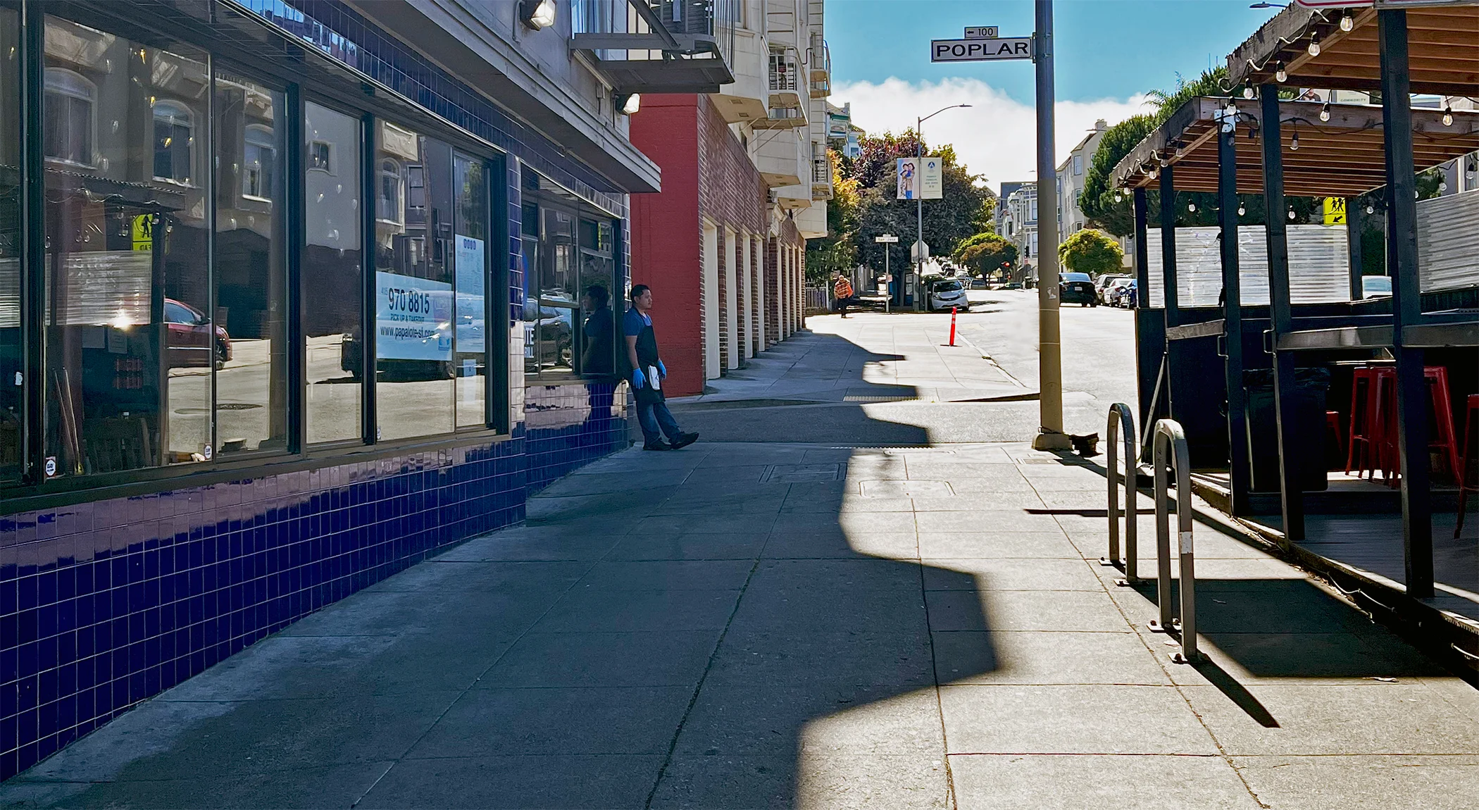 Photo of Papalote Valencia from the sidewalk.