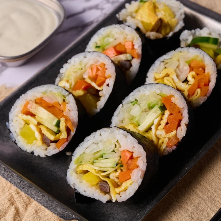 K1. VEGGIE KIMBAP