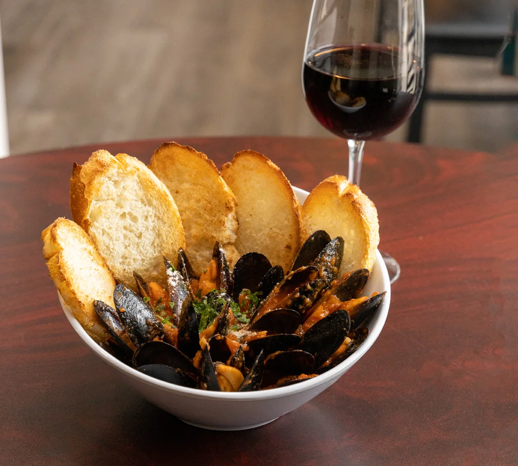 Bowl of Italian mussels with garlic bread