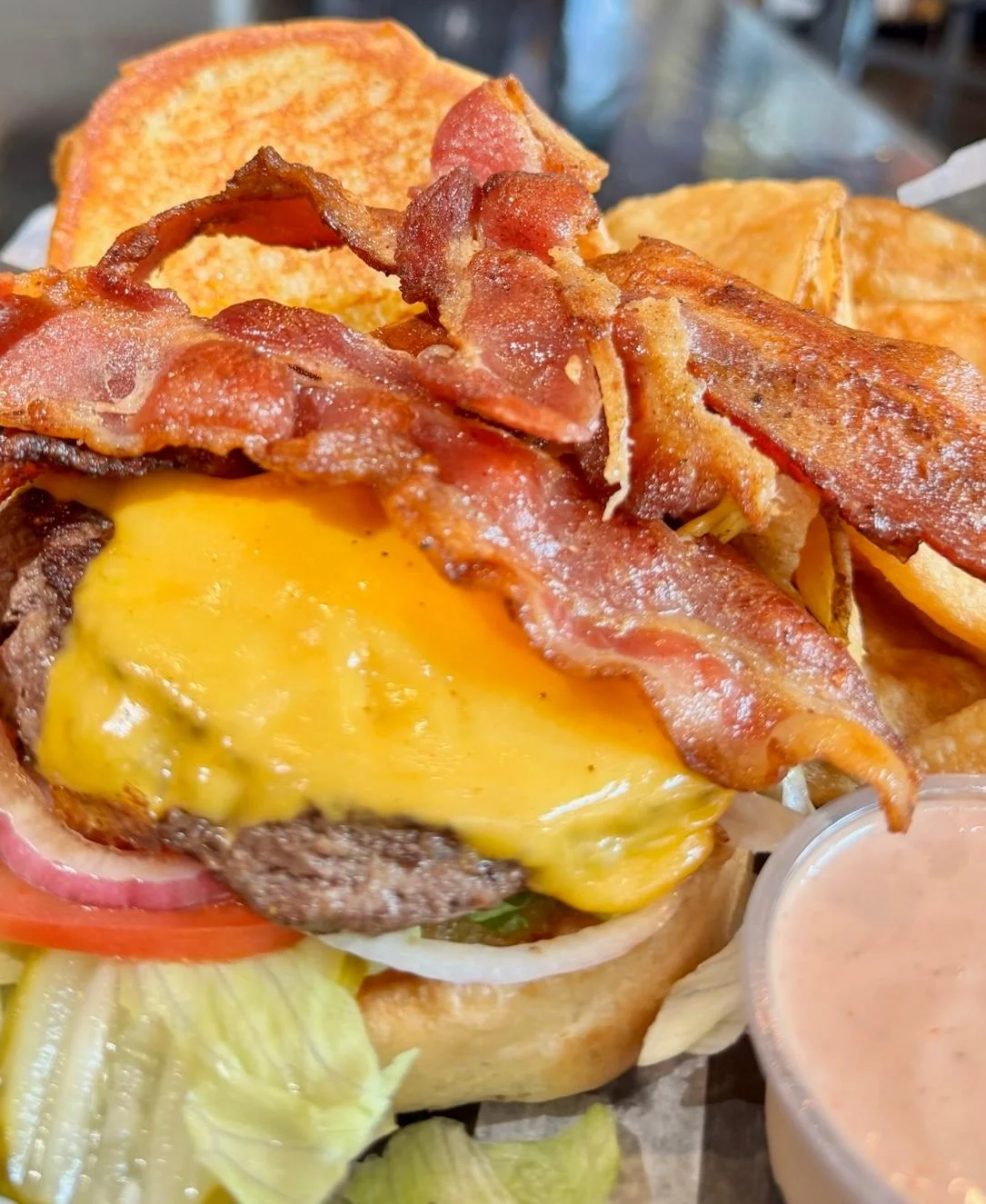 MEGA BACON CHEESEBURGER