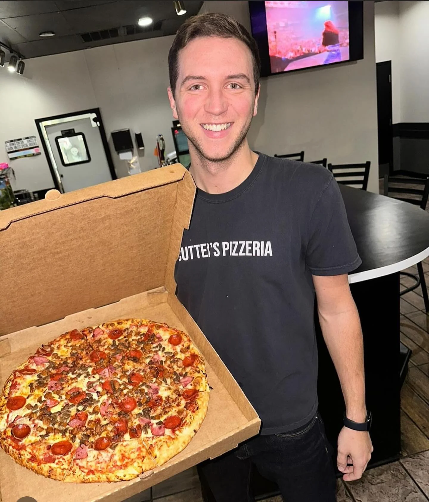 Cutter's Pizzeria in Oxford, Alabama holding the largest pizza around!