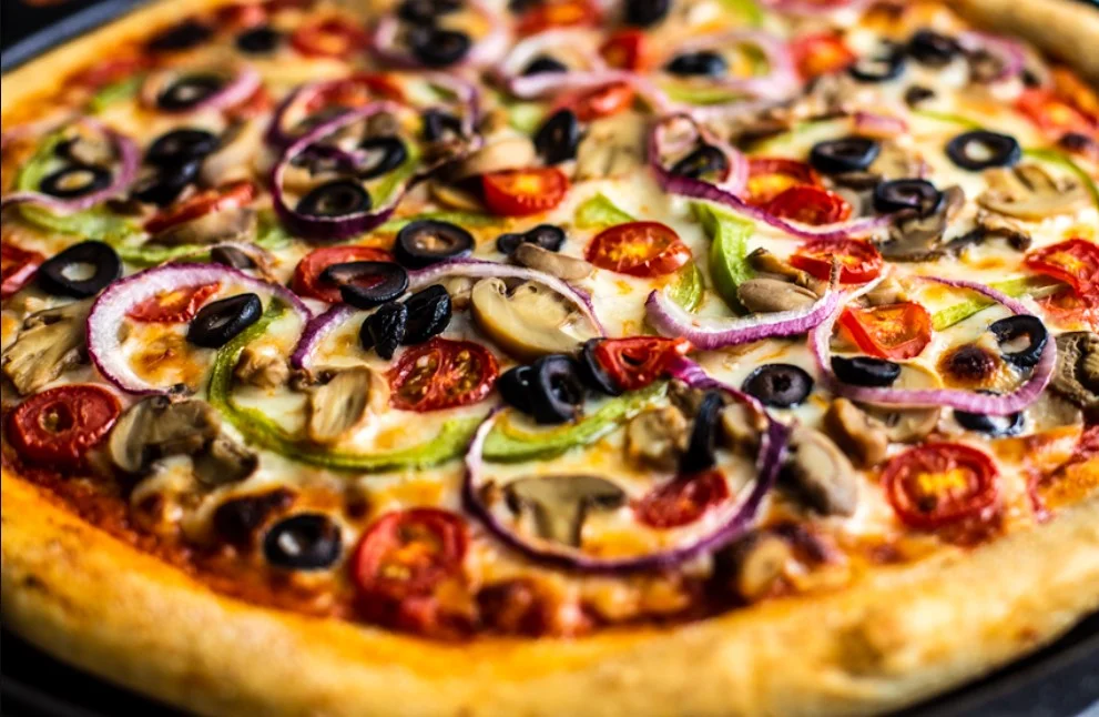 Vegetarian pizza topped with fresh vegetables