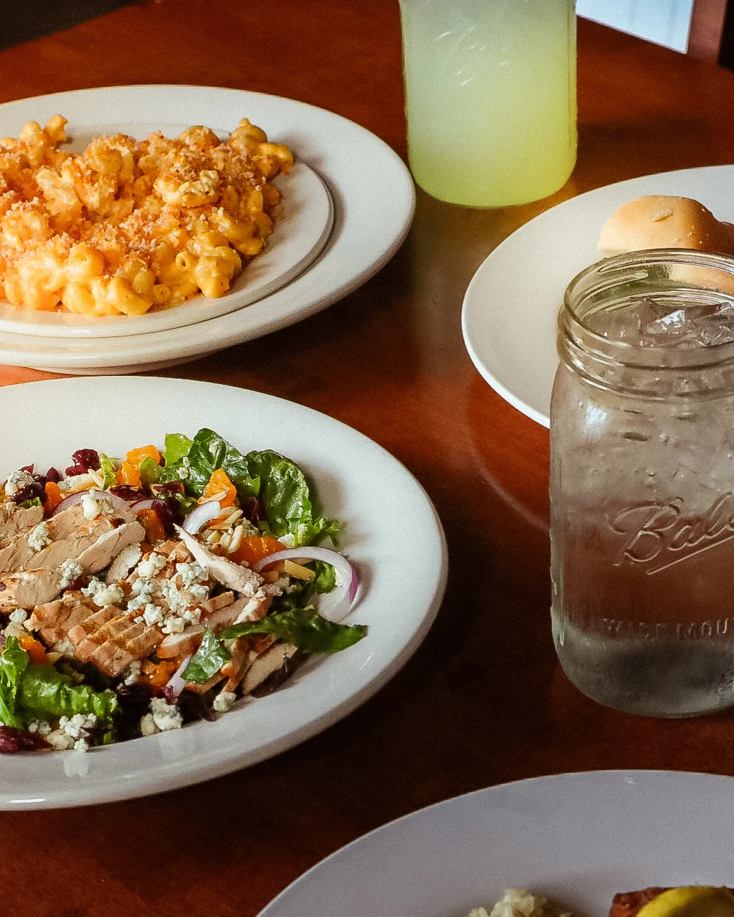 Grilled chicken salad with mixed greens and macaroni and cheese