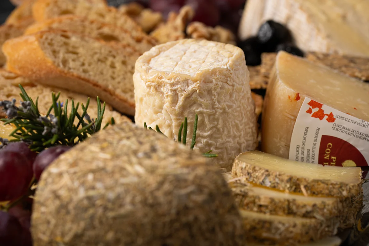 Artisanal cheese platter with bread and grapes