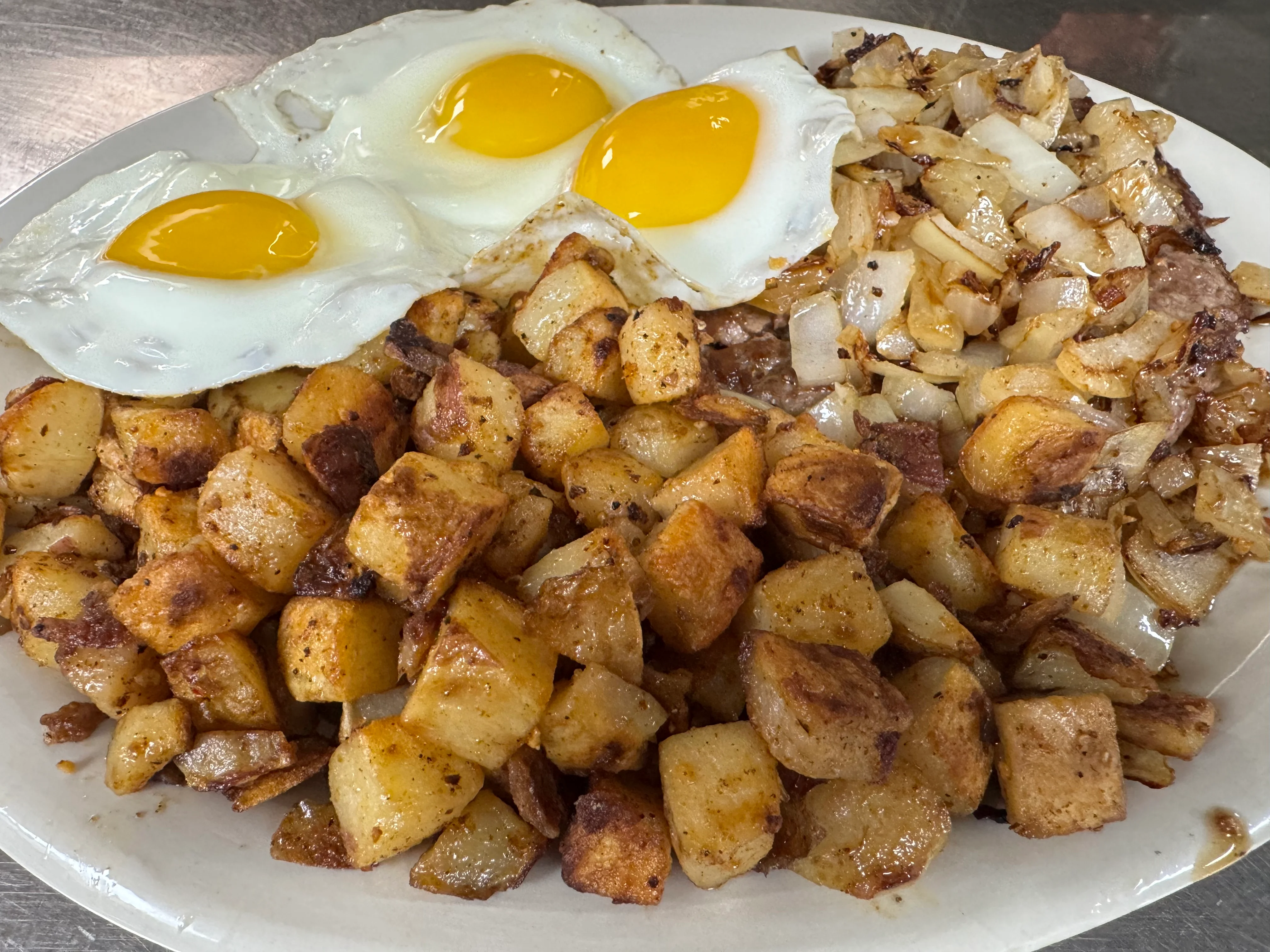 Classic American breakfast with fried eggs and hash browns