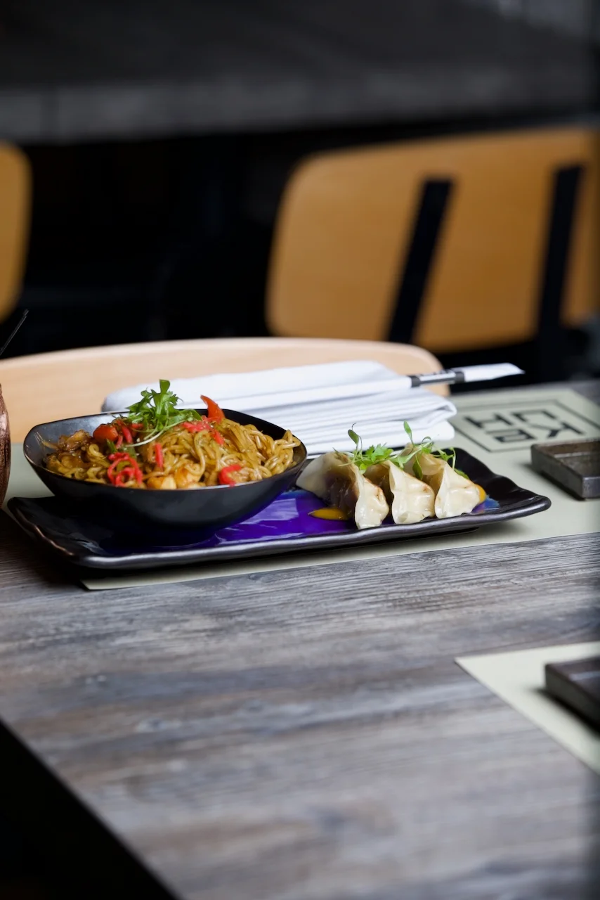 Ke-uH Yakisoba and gyozas
