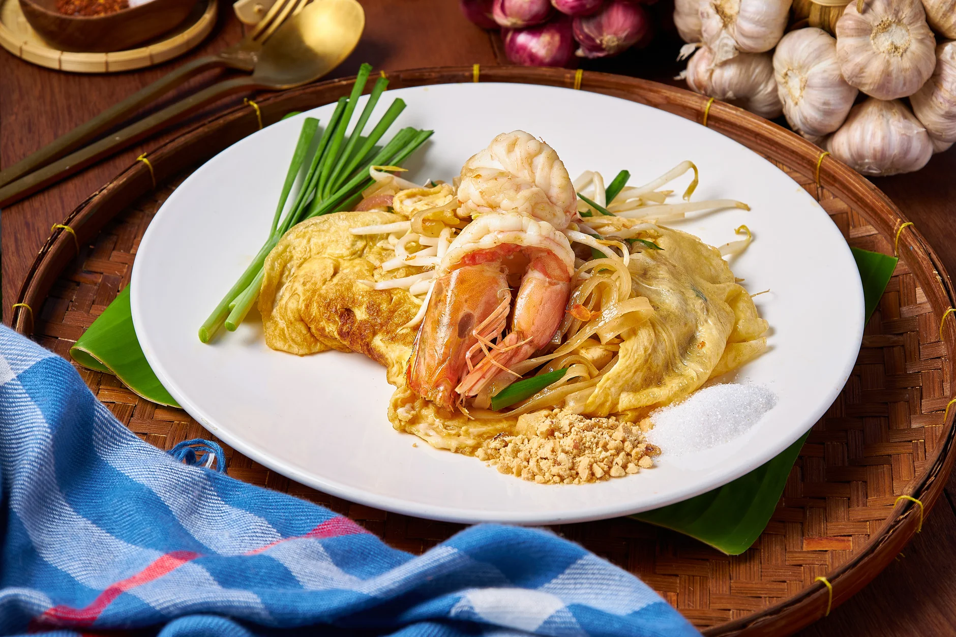 Thai pad thai omelette with shrimp