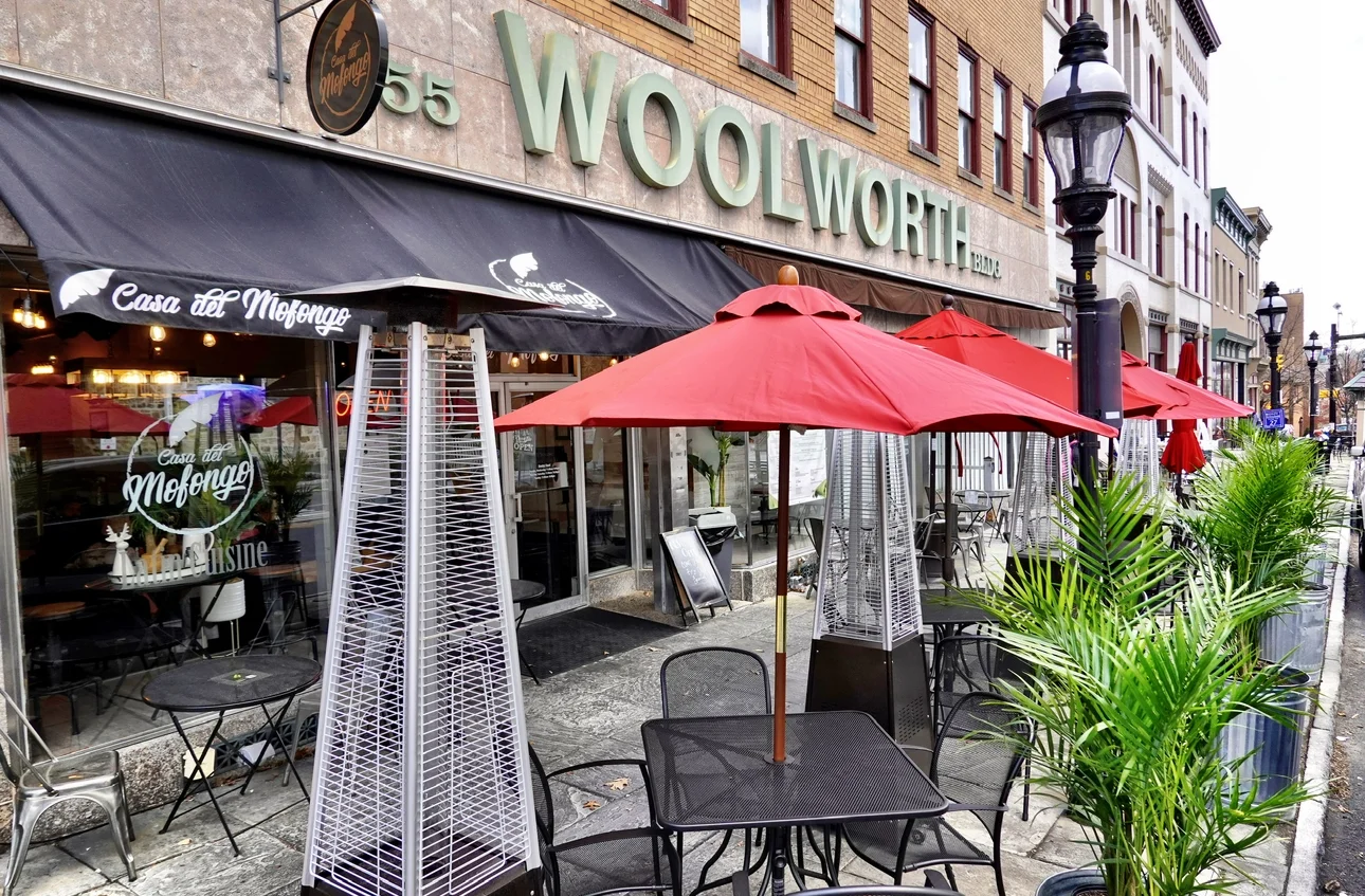 Outdoor dining area of Casa del Mofongo restaurant