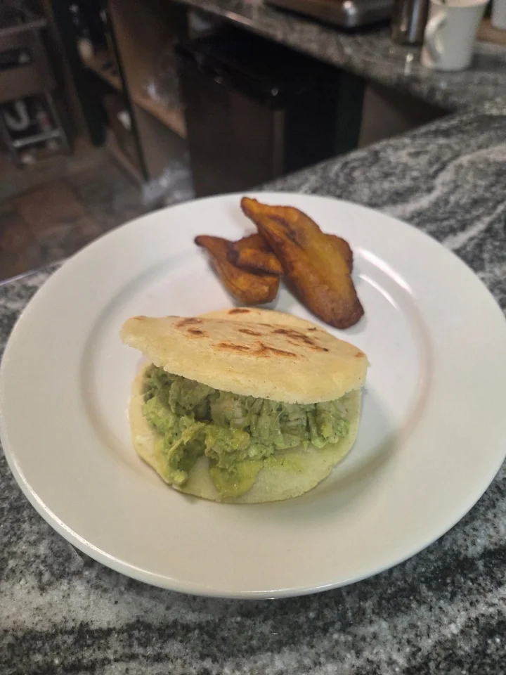 Stuffed Chicken Arepa & Avacado / Reina Pepiada Arepa