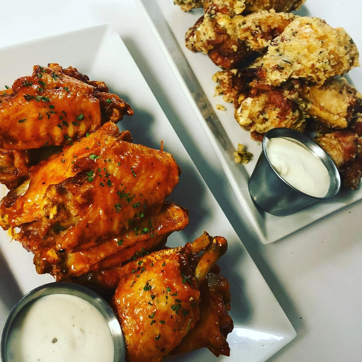 Buffalo chicken wings with ranch dipping sauce