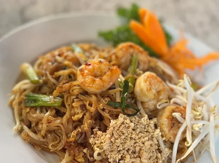 Delicious Pad Thai with shrimp and peanuts